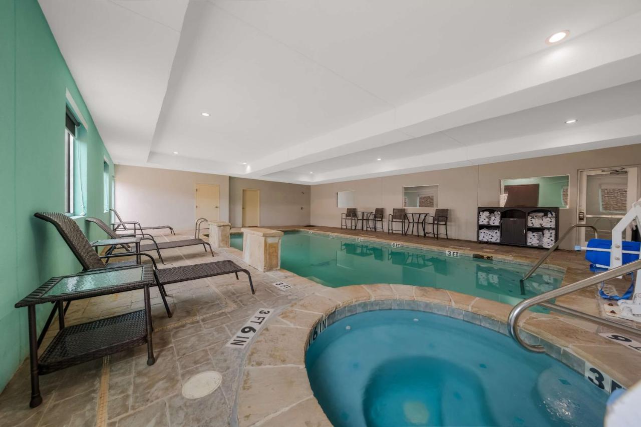 Best Western Bowie Inn & Suites Екстериор снимка