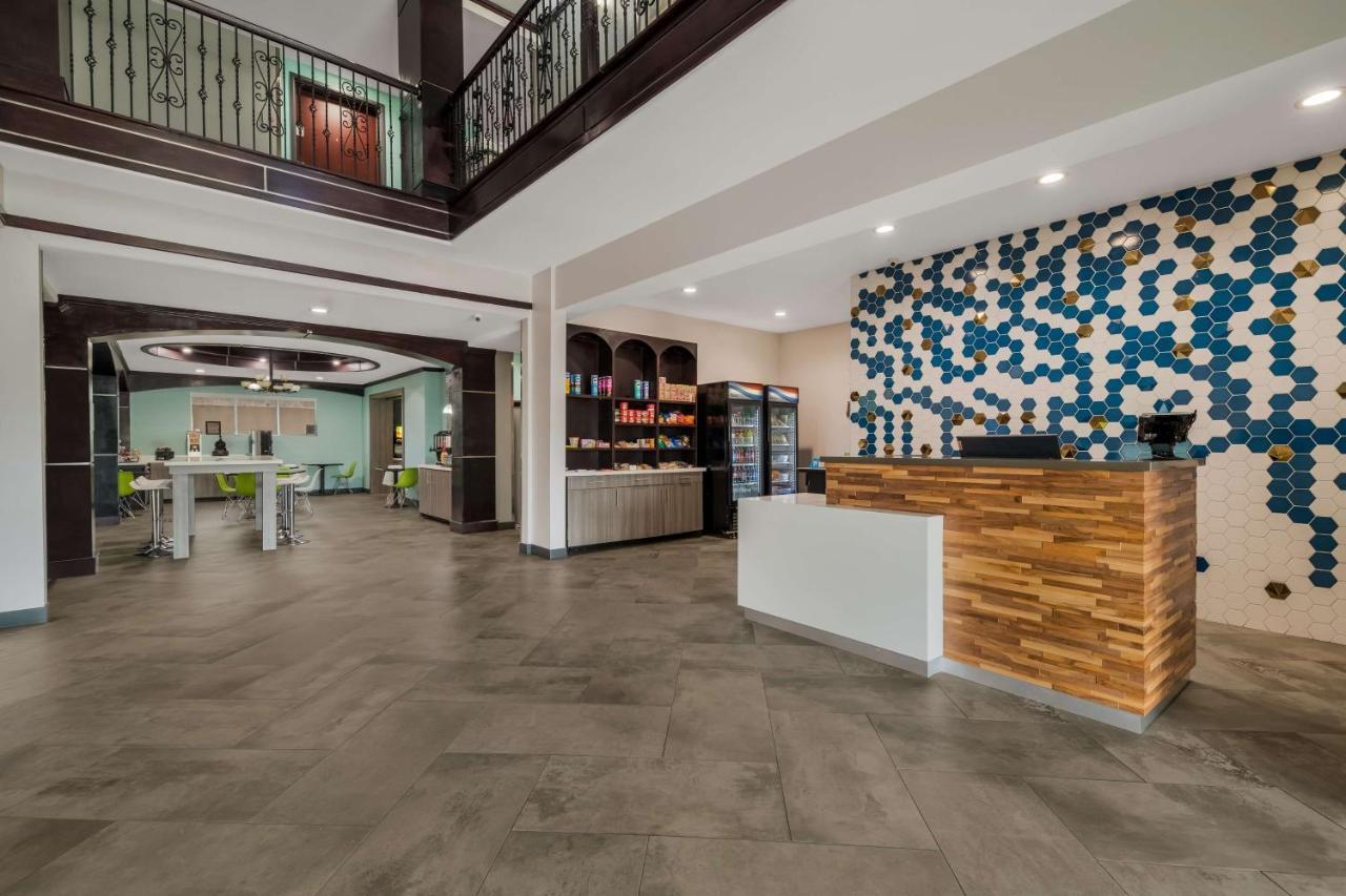 Best Western Bowie Inn & Suites Екстериор снимка