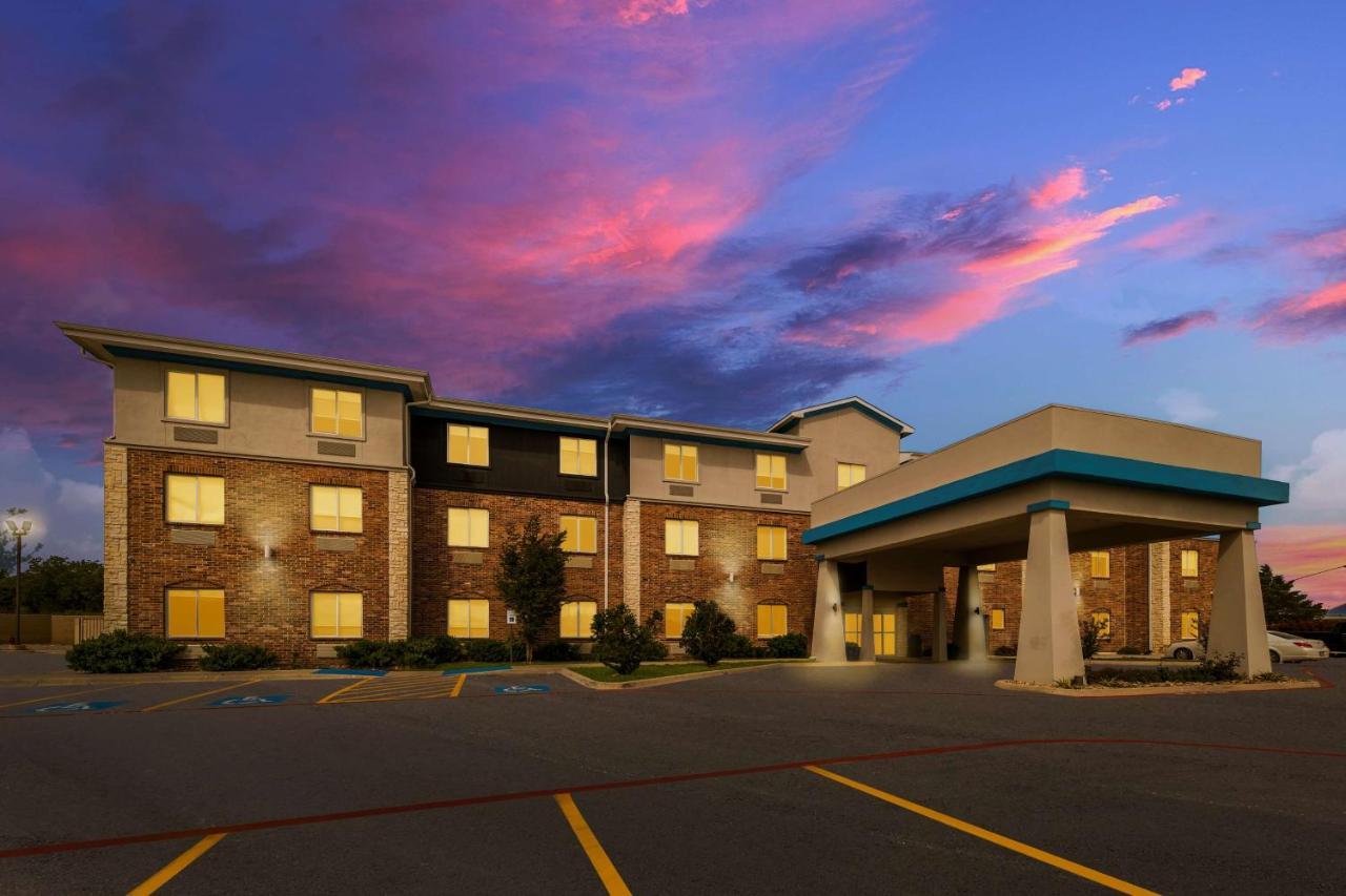 Best Western Bowie Inn & Suites Екстериор снимка